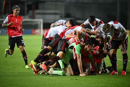 El festejo de los jugadores de River tras la victoria en Venezuela