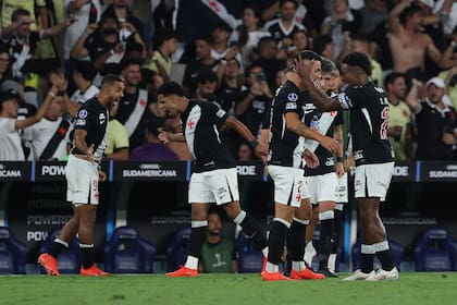 El festejo de los jugadores de Vasco da Gama tras el gol convertido por el 'Puma' Rodríguez