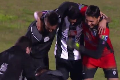 El festejo de los santiagueños, tras definir en los tiros desde los doce pasos