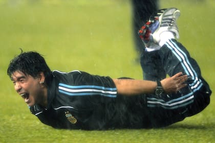 El festejo de Maradona, DT de la selección por entonces