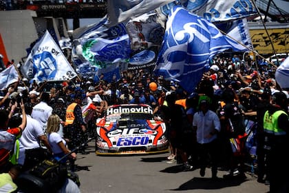 El festejo de Mariano Werner, campeón del TC 2023: es su tercera coronación en la máxima categoría del automovilismo nacional