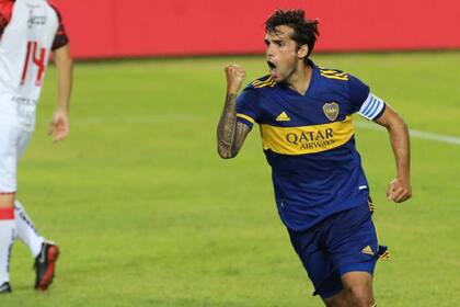 El festejo de Mas, capitán y goleador de Boca ante Defe