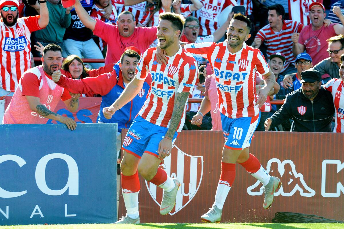 El festejo de Mazzola, autor del 1-0 del Tatengue