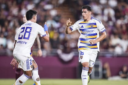 El festejo de Merentiel con Bareiro; el uruguayo volvió a encontrarse con la red (y por duplicado)