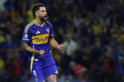 El festejo de Milton Giménez tras patear el penal que le dio a Boca la clasificación a los octavos de final del torneo Apertura