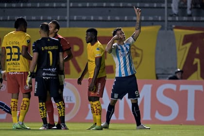 El festejo de Nicolás Reniero, un desahogo para Racing; pese al mal momento en el torneo local, está encaminado en la Copa Libertadores