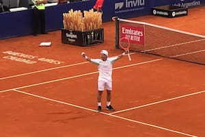 El festejo de Peque Schwartzman tras su triunfo ante Francisco Cerúndolo