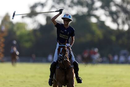 El festejo de Poroto Cambiaso tras la victoria sobre La Irenita en la final de Hurlingham