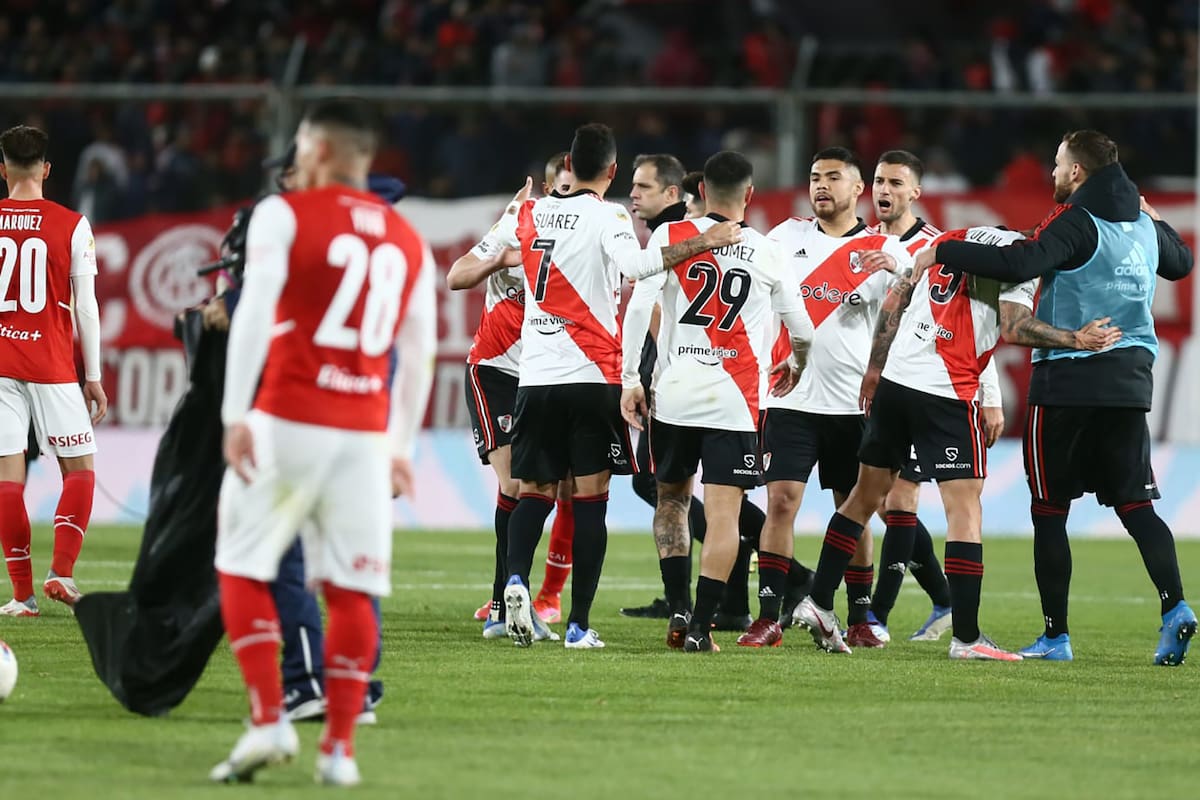 El festejo de River, que le ganó sobre la hora a Independiente