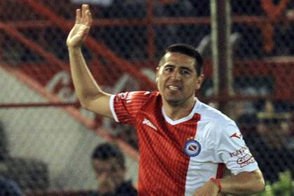 El festejo de Román para el triunfo del Bicho