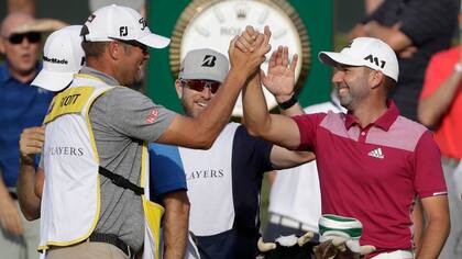 El festejo de Sergio García tras su acierto en el hoyo 17 del TPC Sawgrass