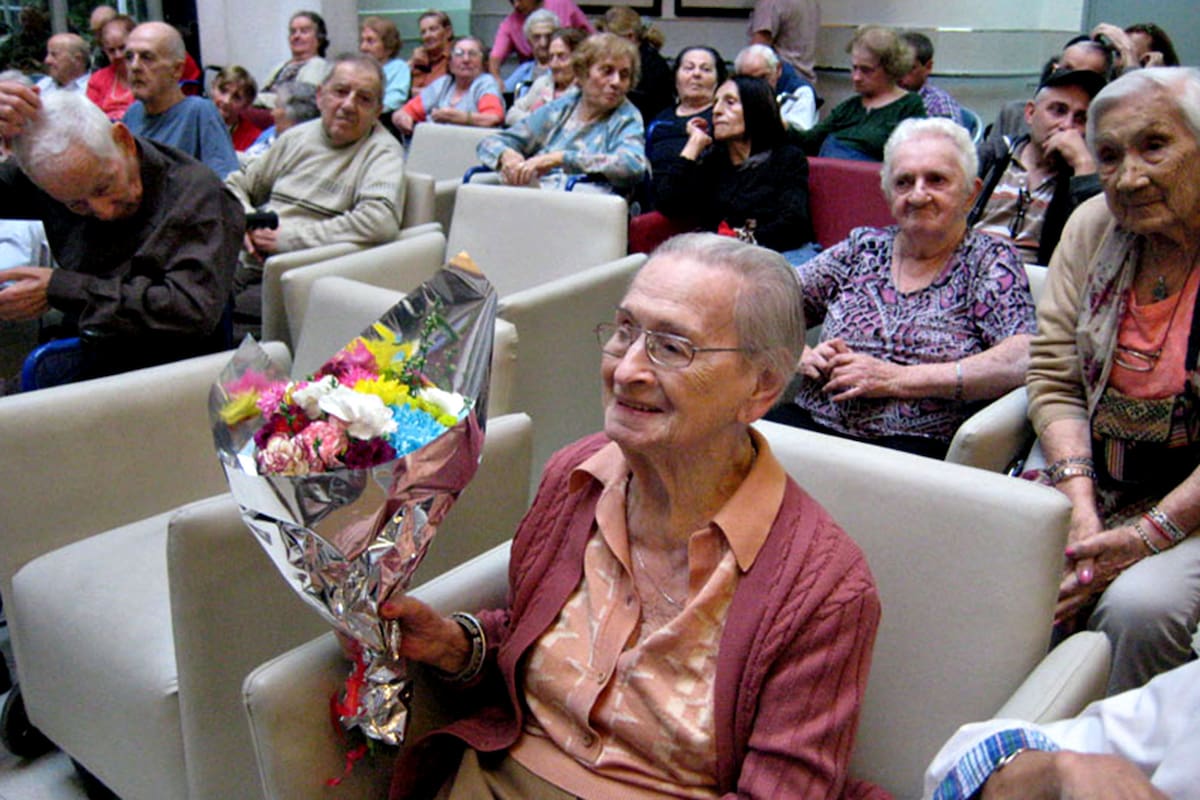 El festejo de su cumpleaños 102, en el geriátrico de Flores donde vivió su último cuarto de siglo