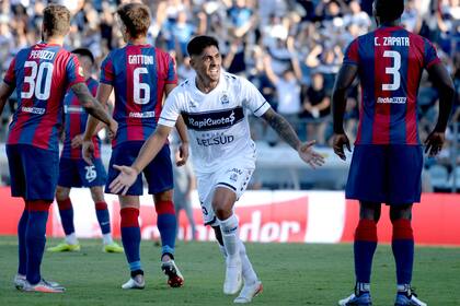El festejo de Tarragona, autor del 1-0; Peruzzi, Gattoni y Zapata, sin respuestas