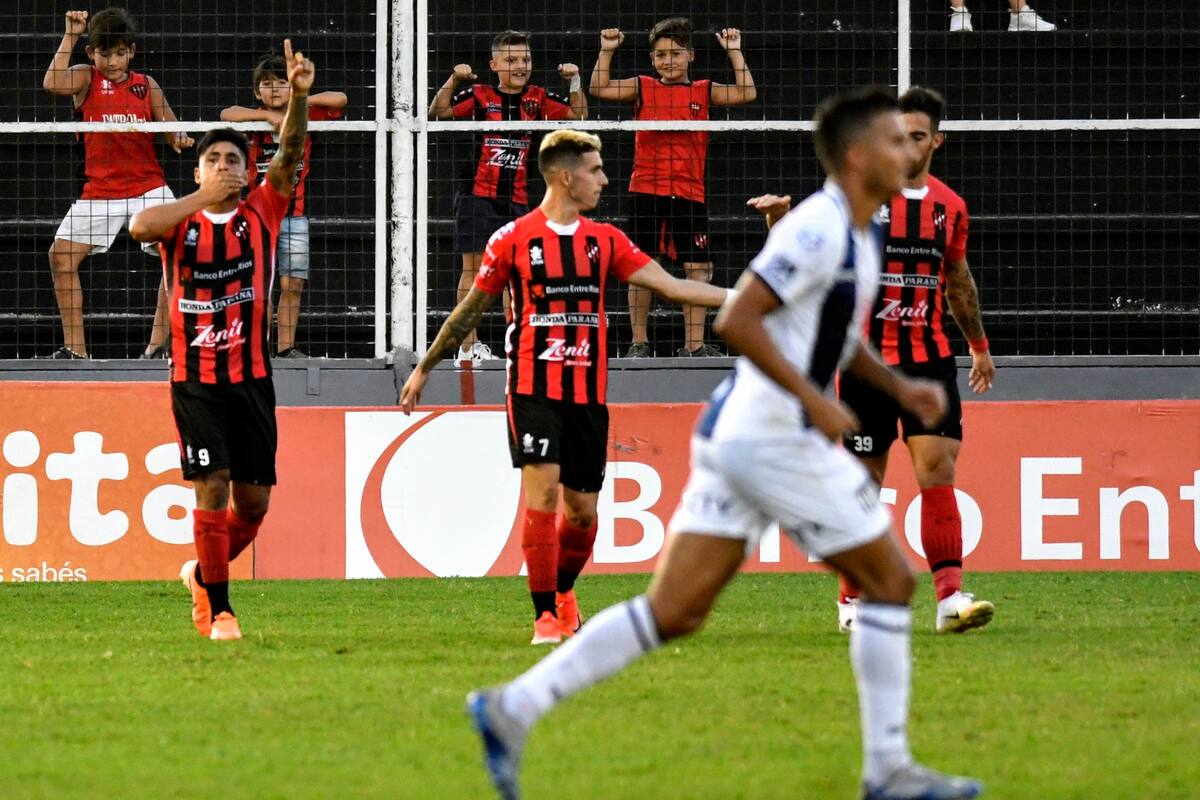 El festejo de Tarragona, autor del segundo gol del Patrón