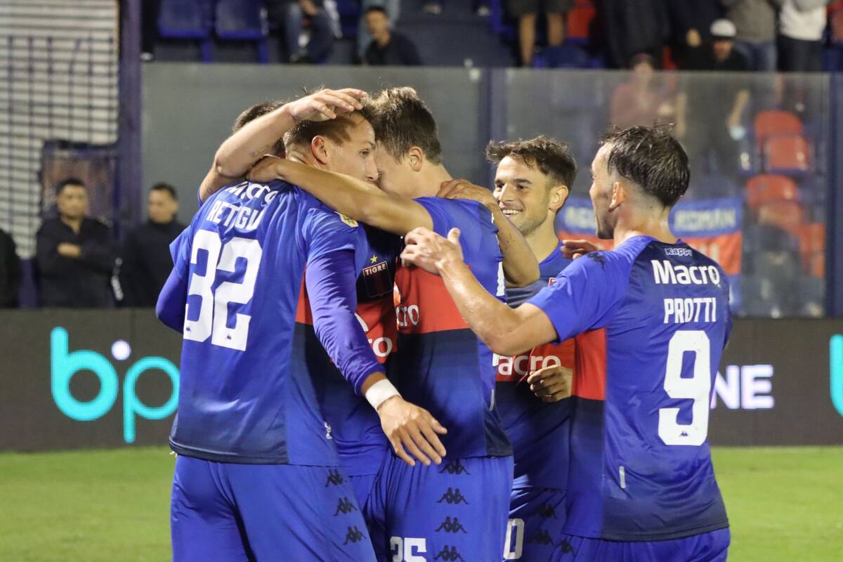 El festejo de Tigre, después de una victoria que lo subió a lo más alto