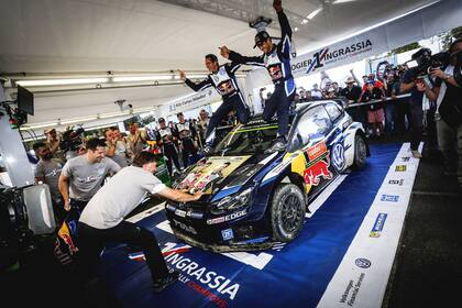 El festejo de todo el equipo Volkswagen