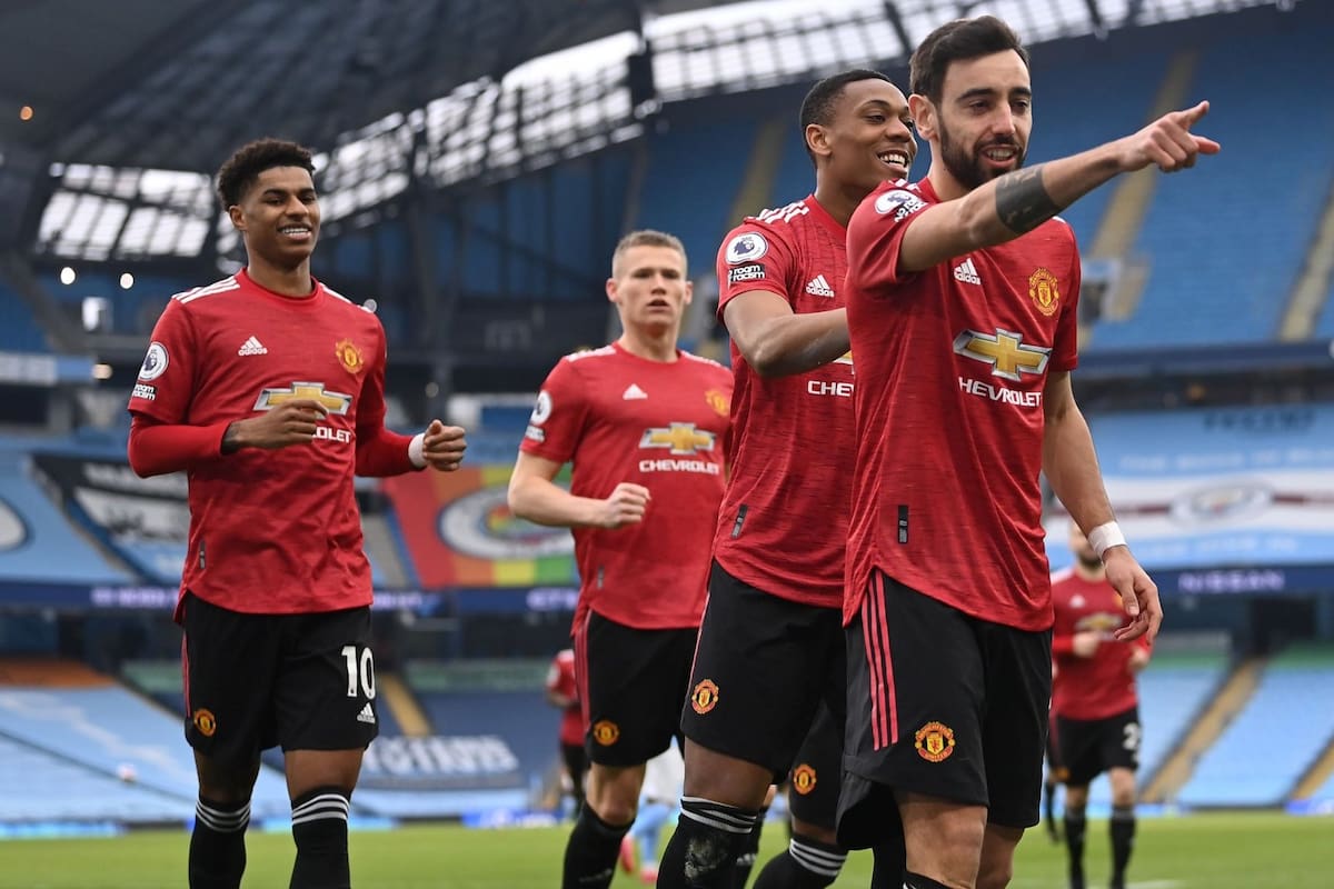 El festejo de todo Manchester United, que venció al City de visitante