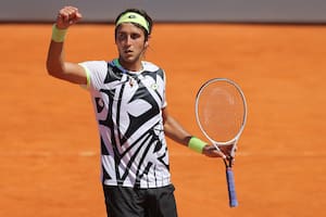 El festejo de Tomás Martín Etcheverry, que le ganó una batalla de casi tres horas a Renzo Olivo en el Racket de Palermo