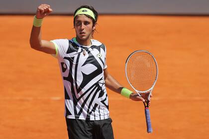 El festejo de Tomás Martín Etcheverry, que le ganó una batalla de casi tres horas a Renzo Olivo en el Racket de Palermo