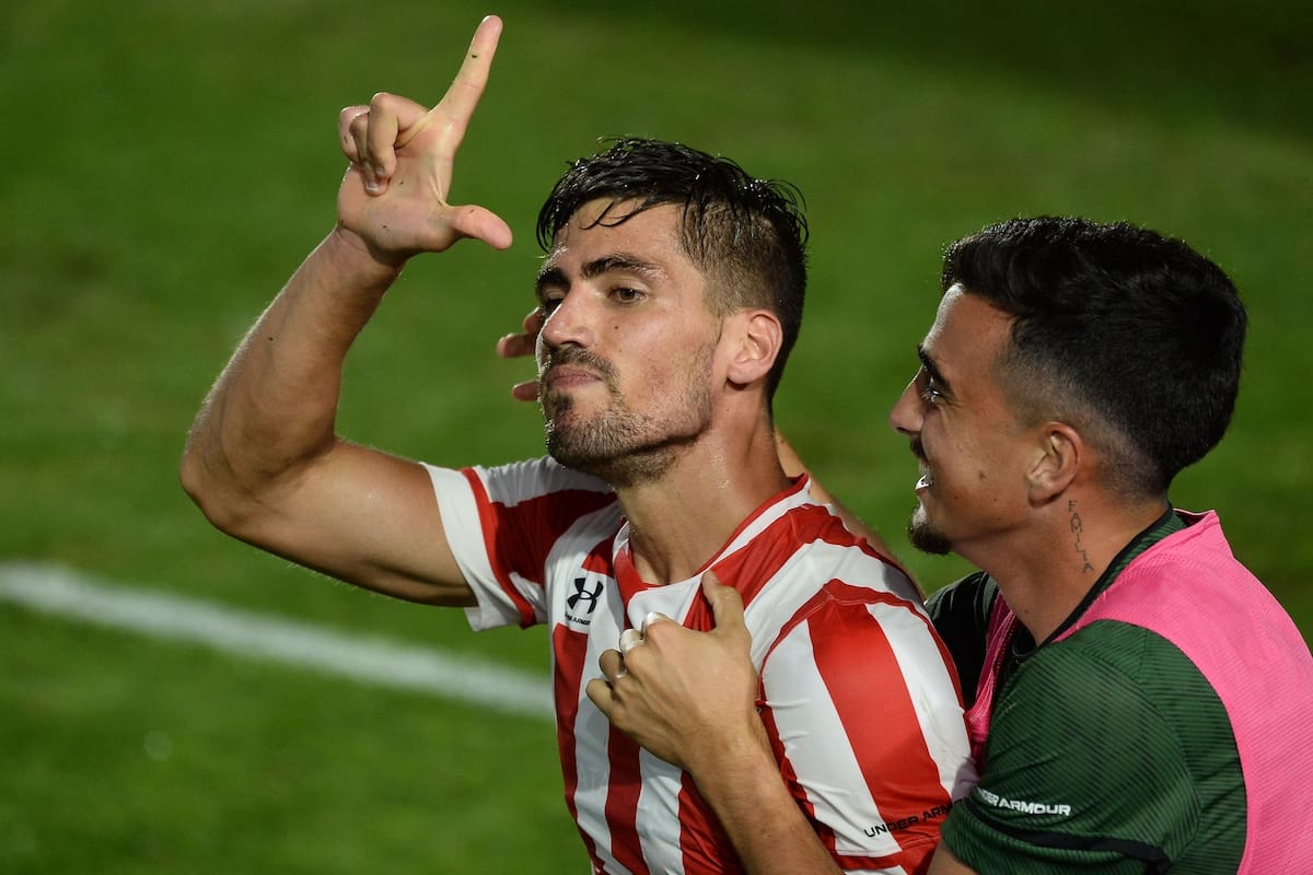El festejo de uno de los goles de Estudiantes.