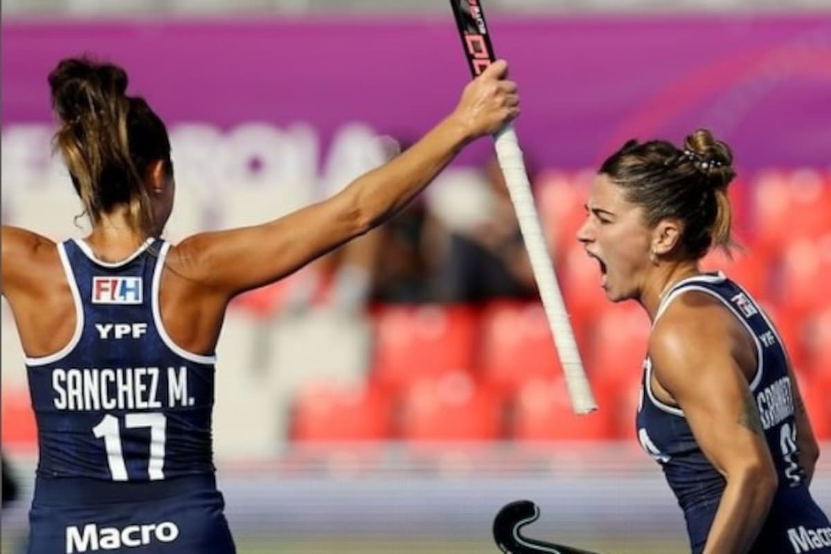 El festejo de uno de los siete goles de Argentina protagonizado por Rocío Sánchez Moccia y Victoria Granatto