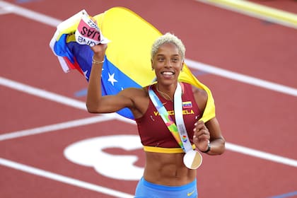El festejo de Yulimar Rojas, después de coronarse tricampeona mundial de triple salto en el Mundial de Atletismo