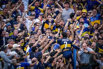 El festejo de Zeballos ante River, en el Clausura 2025: después de aquella actuación, las negociaciones por su renovación comenzaron a trabarse