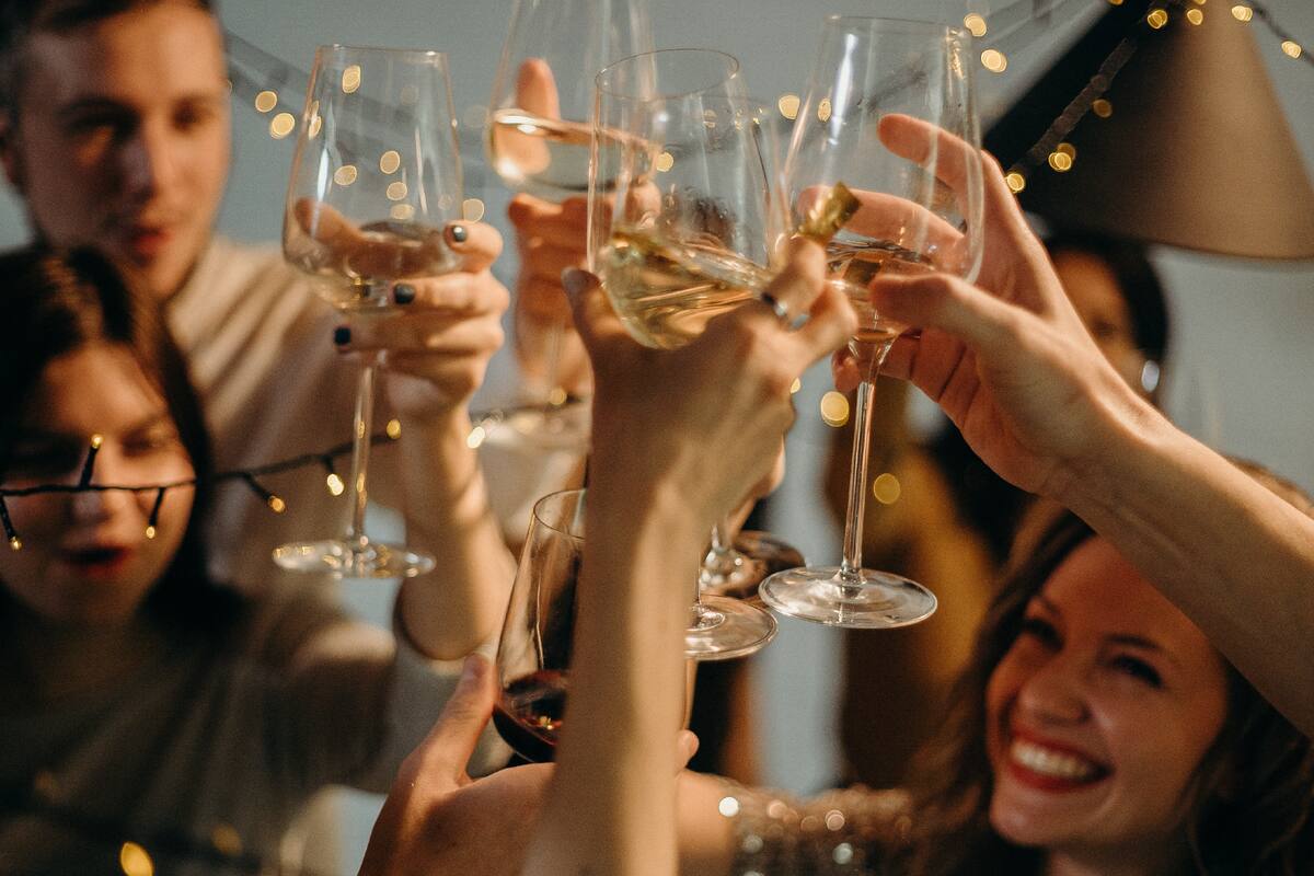 El festejo del 20 de julio puede extenderse toda la semana con los distintos grupos de amigos, ¿ya pensaste qué te vas a poner?