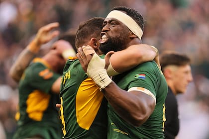 El festejo del capitán Siya Kolisi, símbolo de los Springboks