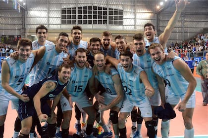 El festejo del equipo argentino tras el valioso triunfo ante Canadá