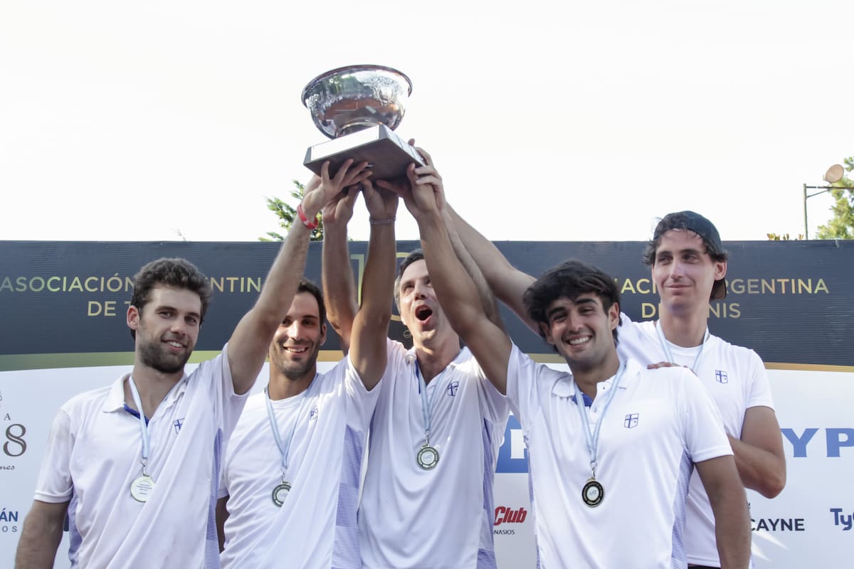 El festejo del equipo del TCA, nuevo ganador del Interclubes