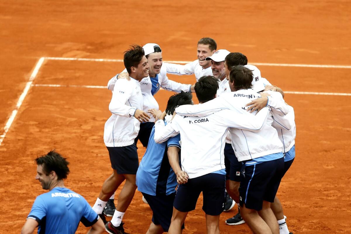 El festejo del equipo nacional en el Buenos Aires, después del 4-0 sobre la República Checa por los Qualifiers de la Copa Davis.