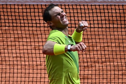 El festejo del español Rafael Nadal, otra vez campeón de Roland Garros.