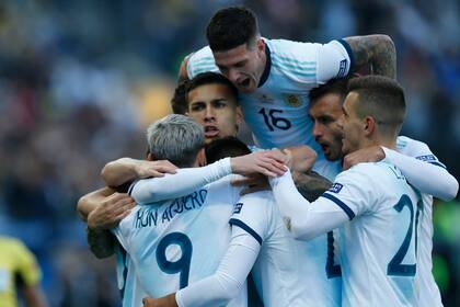 El festejo del gol de Agüero, que abrió el camino a la victoria