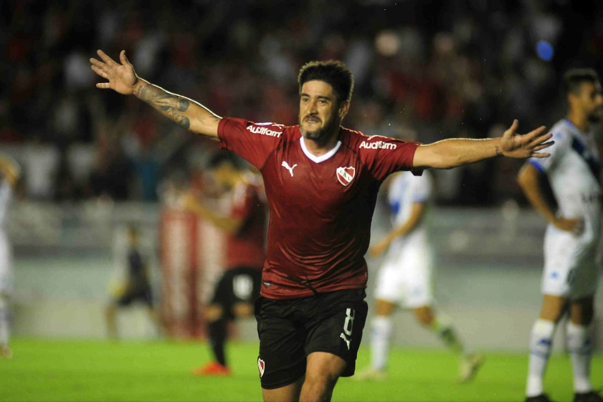 El festejo del gol de Pablo Pérez que selló el triunfo de Independiente