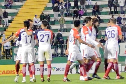 El festejo del gol de San Lorenzo en Chapecó