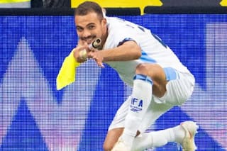 Un jugador de Israel fue expulsado tras hacer el gesto de un arma de fuego con el banderín