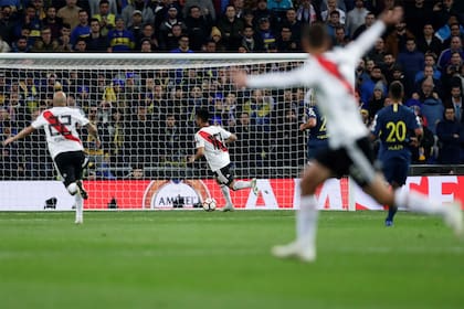 El festejo del Pity Martínez tras marcarle el tercer gol a Boca en la final de la Copa Libertadores