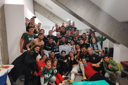 El festejo del plantel de Agropecuario luego de eliminar a Racing