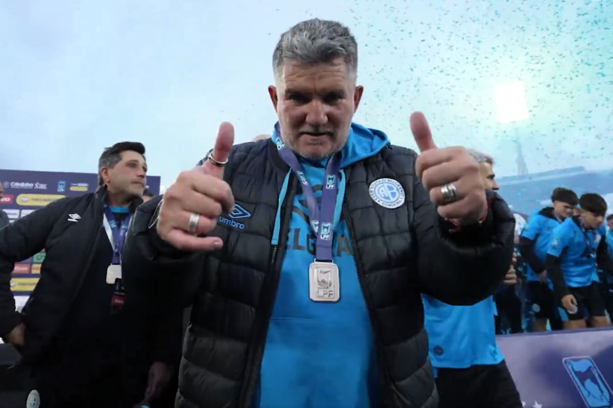 El festejo del presidente de Belgrano de Córdoba, Luis Artime, en el día más importante en la historia del Pirata, este último domingo en el estadio Mario Kempes