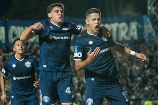 Con un bombazo y un blooper, Independiente Rivadavia volvió a ganar y se afirma como puntero