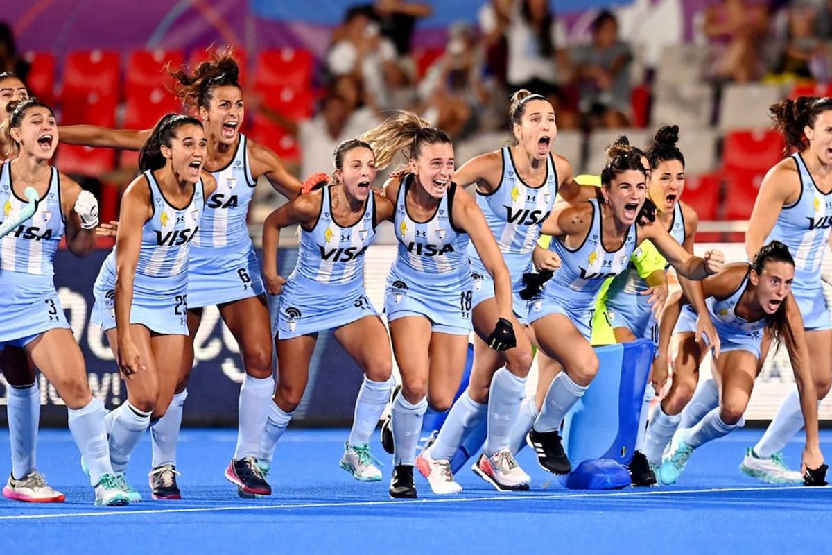 El festejo desaforado de las Leonas al confirmarse su triunfo en los penales australianos contra Alemania; espera Países Bajos en la final