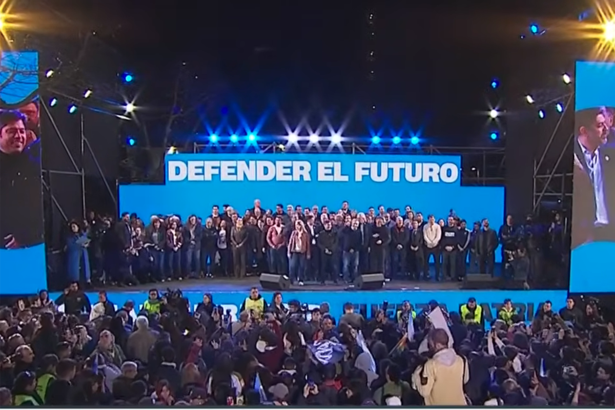 El festejo en el búnker de Fuerza Patria, en La Plata, con Kicillof a la cabeza