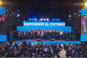 El festejo en el búnker de Fuerza Patria, en La Plata, con Kicillof a la cabeza
