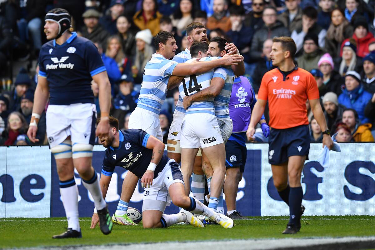 El festejo en Murrayfield por el try que anotó Jerónimo De La Fuente; pese a la contundente caída ante Escocia, Argentina mostró una mejoría global respecto de la temporada pasada