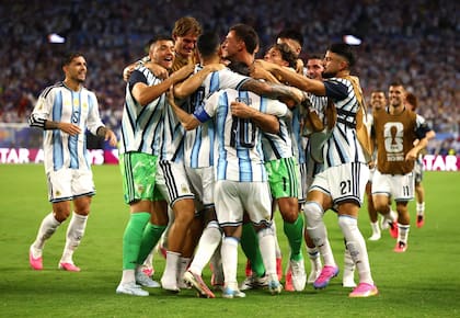 El festejo tras el triunfo argentino