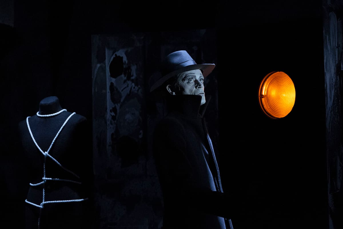 El FIBA se iniciará en el Teatro Coliseo con Dorian, con puesta de Bob Wilson, en la que entrelaza la novela El retrato de Dorian Gray de Oscar Wilde con las vidas del pintor Francis Bacon y del propio escritor