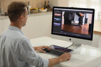 El Ficihp K1 es un teclado que incorpora una pantalla táctil de 12,6 pulgadas para usar como monitor adicional de la computadora