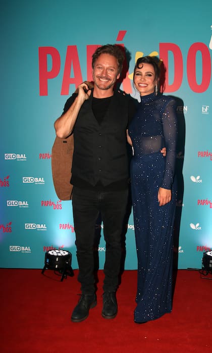 El film cuenta la historia de Santiago (Vicuña), que sueña con formar una familia con Ana (Cid). El problema surge cuando ella le anuncia que está embarazada...¡de su ex pareja! Y todo se complica aún más cuando ese ex (Akoskin) se instala en la casa que comparten para acompañarla en el embarazo