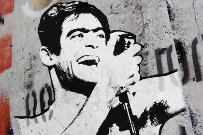 El film El Potro, lo mejor del amor, que se estrena el jueves, enciende la llama de un ídolo popular que trascendió sus orígenes y que se consumió demasiado rápido